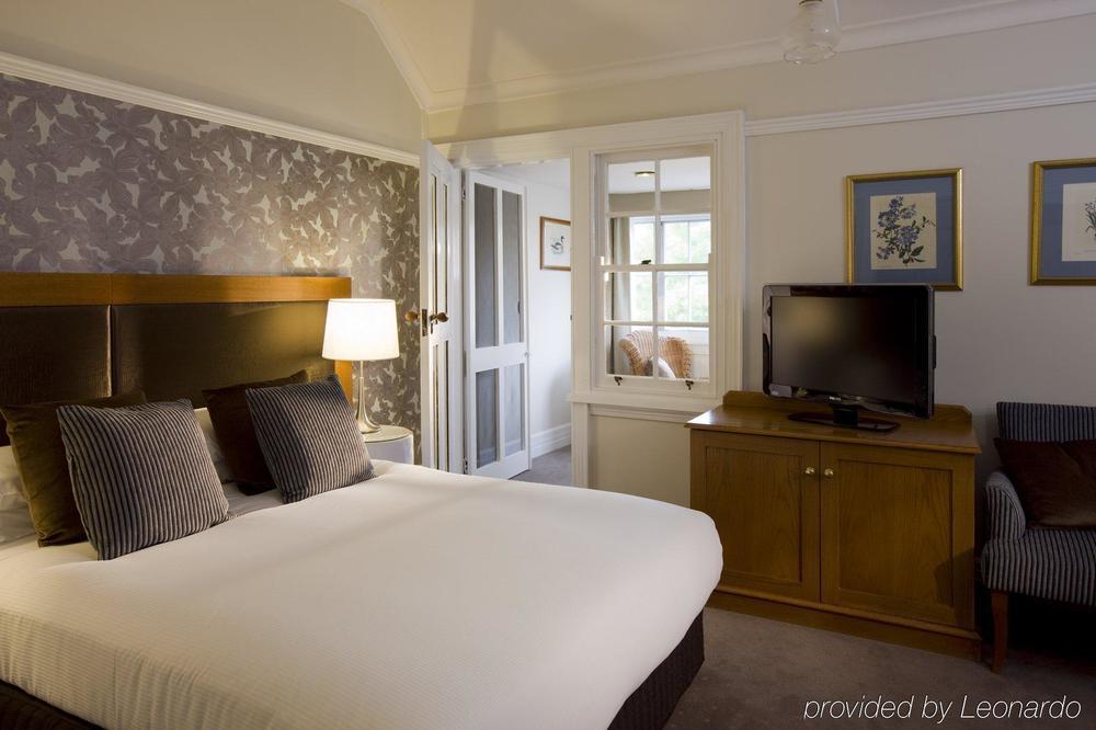 Peppers Manor House Hotel Sutton Forest Room photo